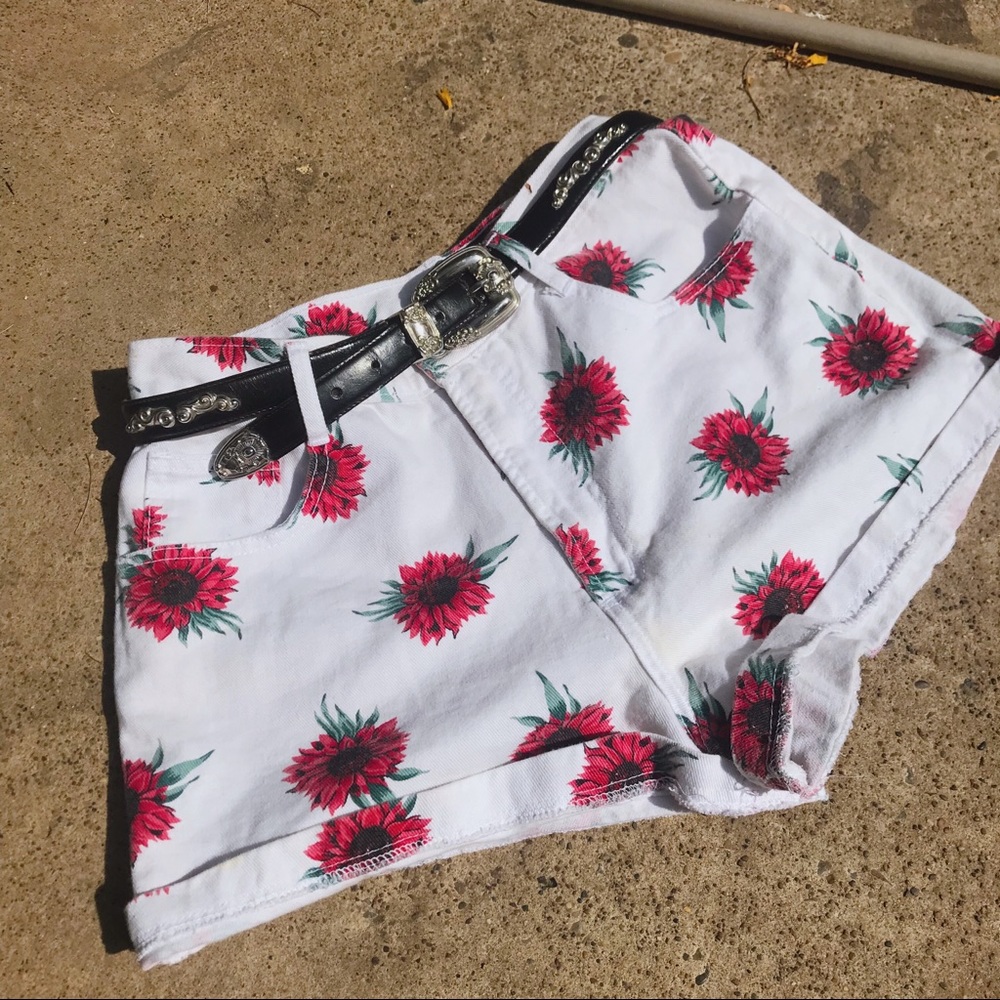Vintage 90s flower high waisted shorts